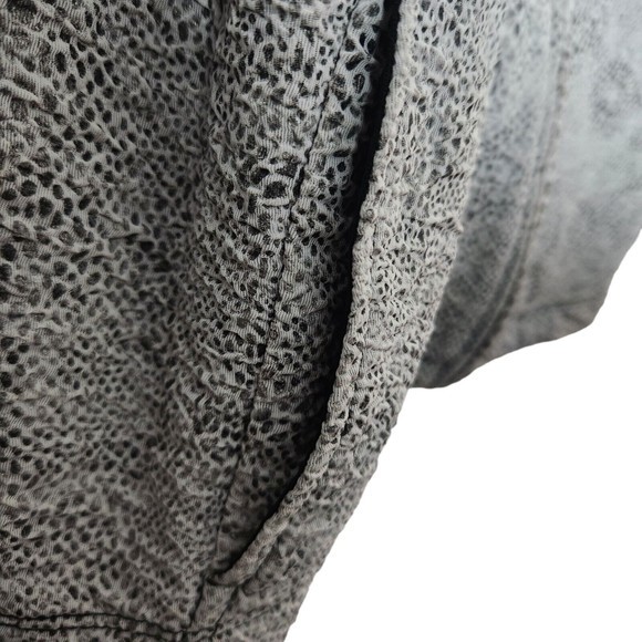 Chico's Snakeskin Print Lightweight Blazer With Pockets Women's Size 8-10 - Picture 4 of 6